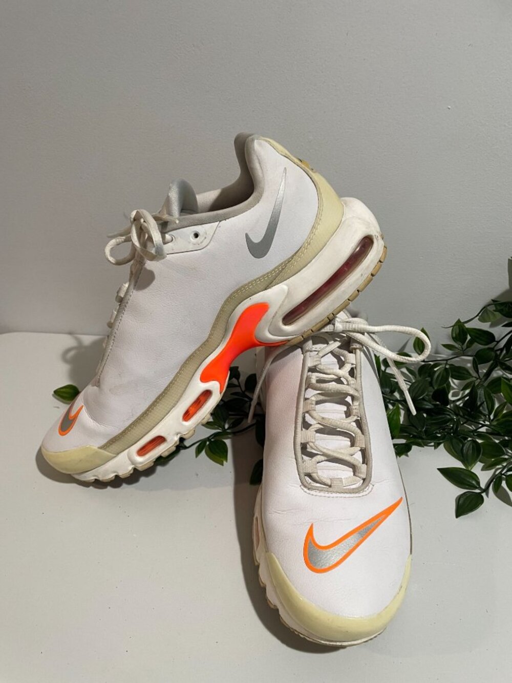Nike Air Max Plus Tn Running Shoes White/Orange US 10 Mens Sneakers AQ1088-100 - Picture 2 of 14